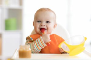 Cuillère bébé : bien la choisir. Laquelle ? Comment ? Quand ? 👶🏻🥄